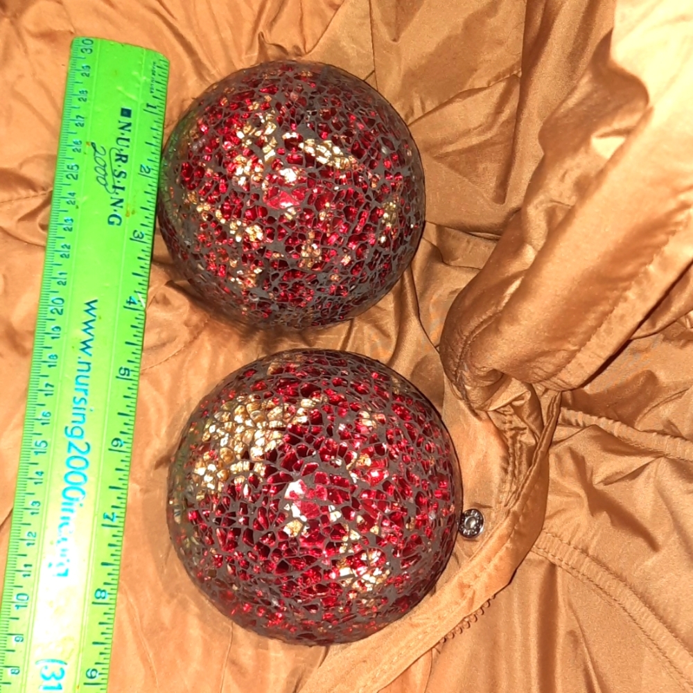 NWT AUTHENTIC GENUINE RED GOLD MOSAIC BALLS BOMBAY & COMPANY LOT OF TWO DECORE